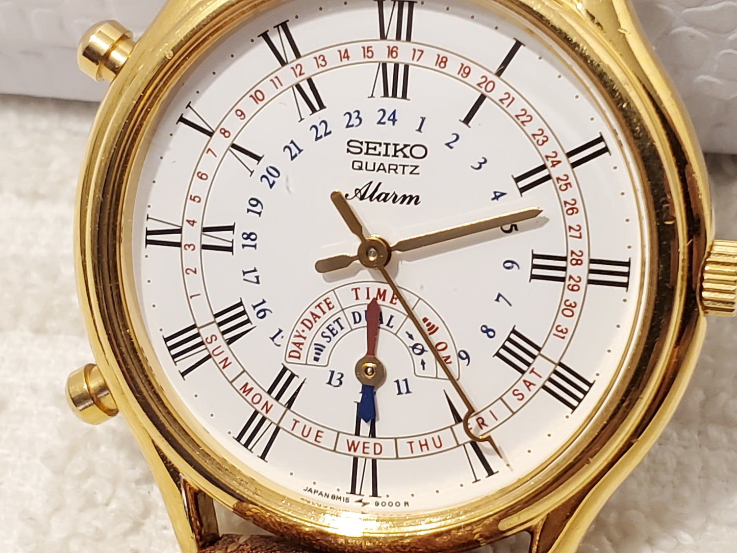 Vintage Seiko Men's Gold Tone Quartz Watch Day Date Alarm Dual Time