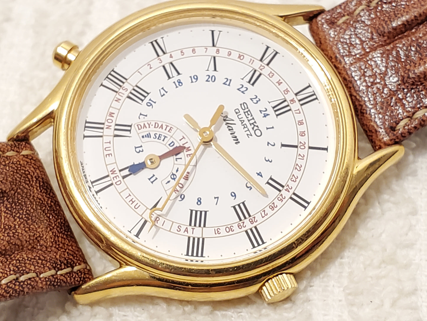 Vintage Seiko Men's Gold Tone Quartz Watch Day Date Alarm Dual Time