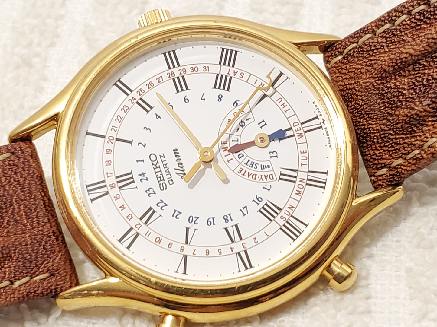 Vintage Seiko Men's Gold Tone Quartz Watch Day Date Alarm Dual Time