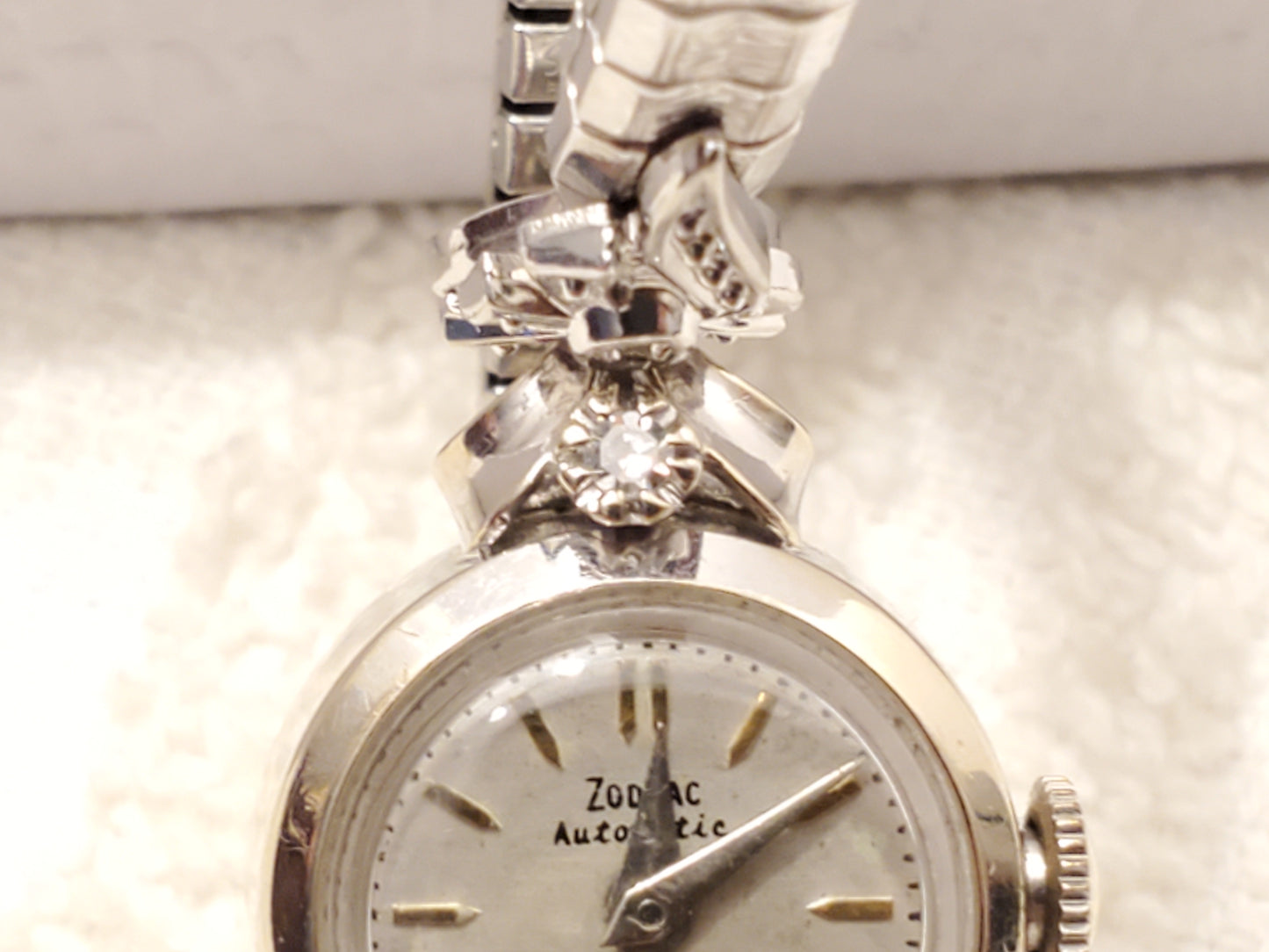Vintage Zodiac Automatic 14K White Gold Case Swiss Made Watch Four Diamonds Seventeen Jewels