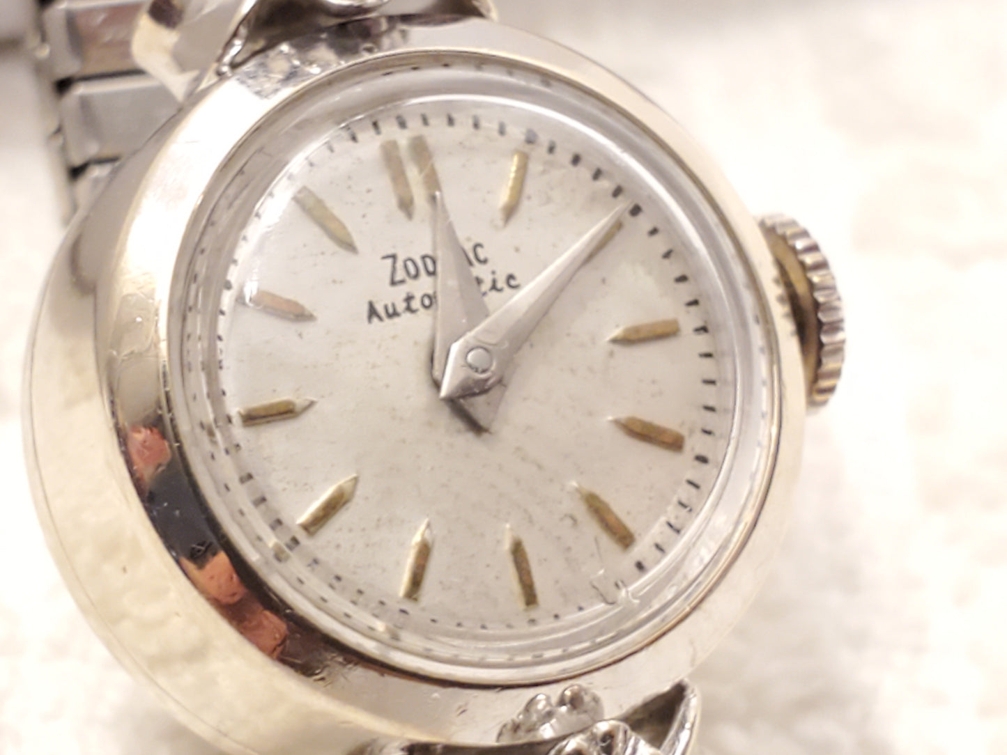 Vintage Zodiac Automatic 14K White Gold Case Swiss Made Watch Four Diamonds Seventeen Jewels