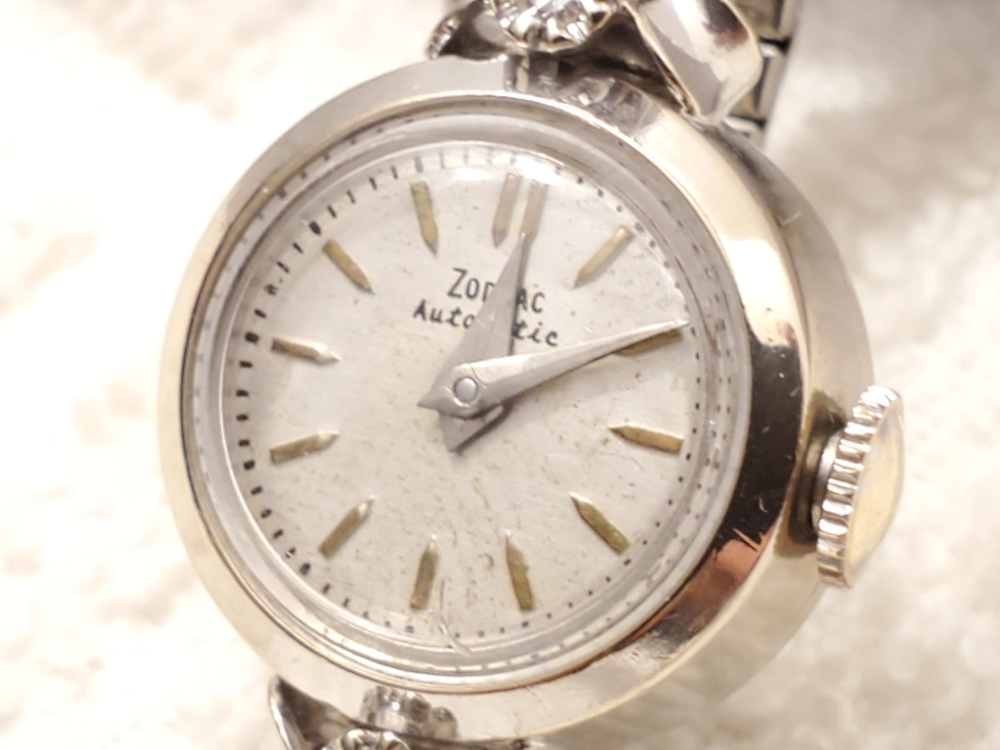 Vintage Zodiac Automatic 14K White Gold Case Swiss Made Watch Four Diamonds Seventeen Jewels