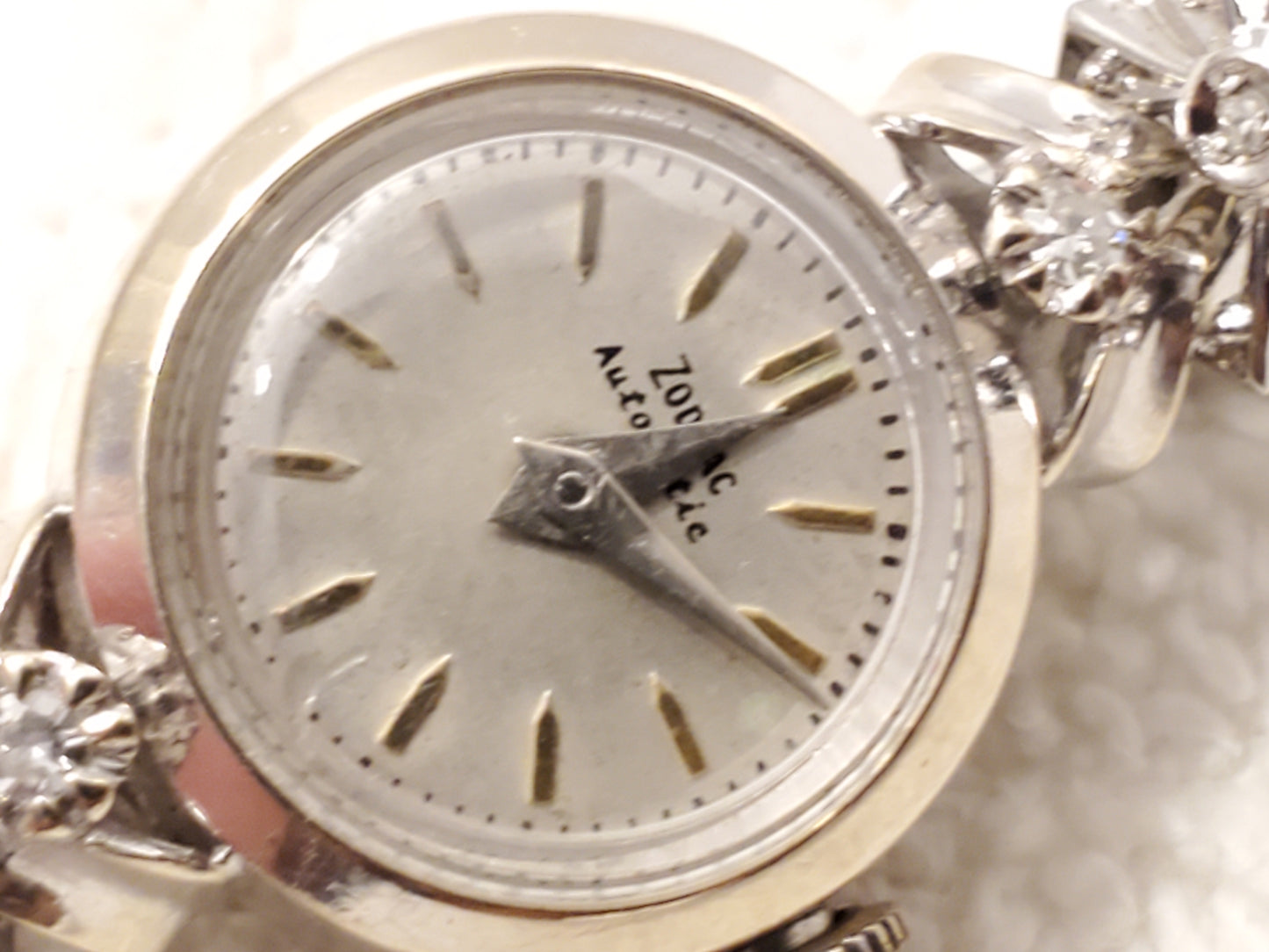 Vintage Zodiac Automatic 14K White Gold Case Swiss Made Watch Four Diamonds Seventeen Jewels
