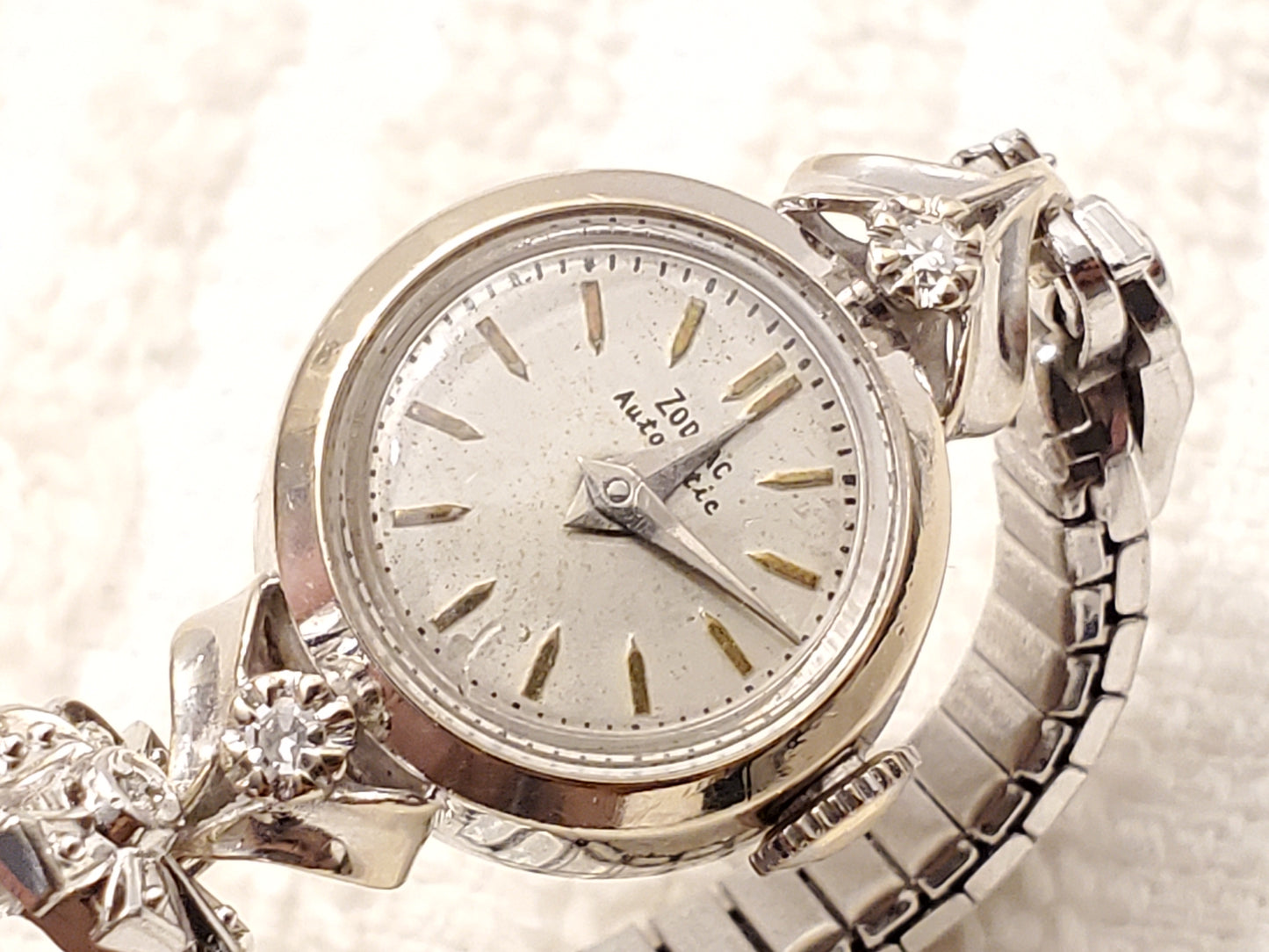 Vintage Zodiac Automatic 14K White Gold Case Swiss Made Watch Four Diamonds Seventeen Jewels