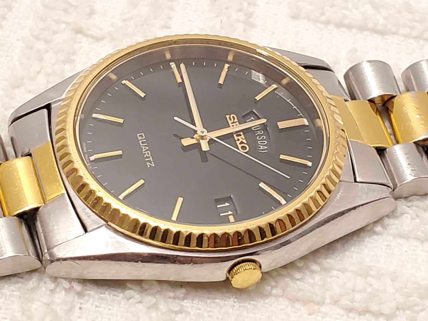Vintage Seiko Day Date Mens Presidential Quartz Watch Stainless Steel Black Dial
