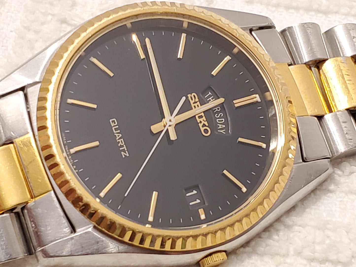 Vintage Seiko Day Date Mens Presidential Quartz Watch Stainless Steel Black Dial