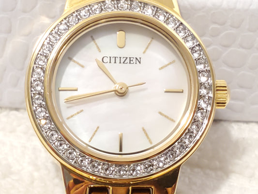 Vintage Citizen Women's Quartz Watch Gold Tone Swarovski Crystals Bezel MOP Dial