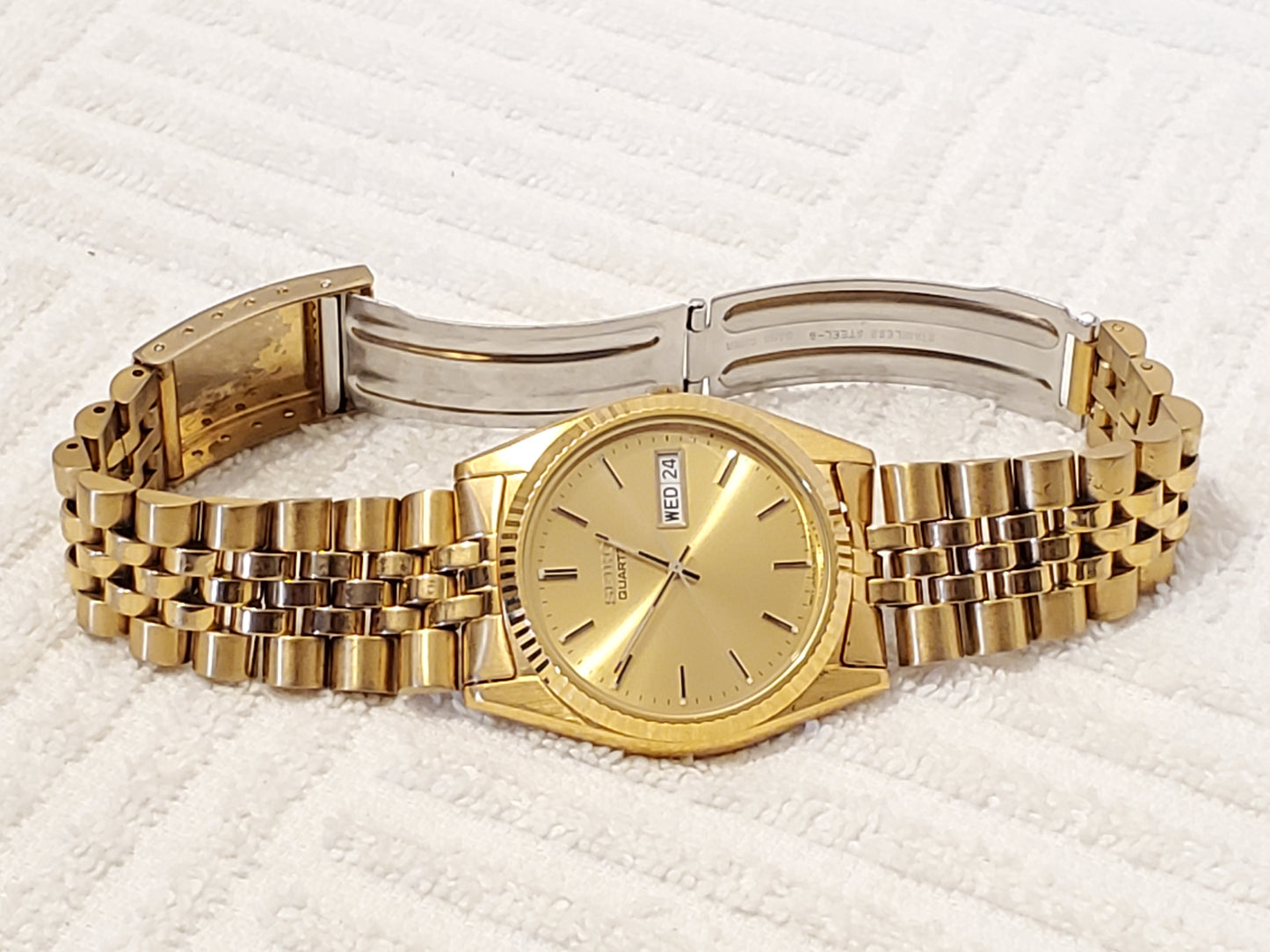 Vintage Seiko Day Date Mens Presidential Quartz Watch Stainless Steel Gold Tone