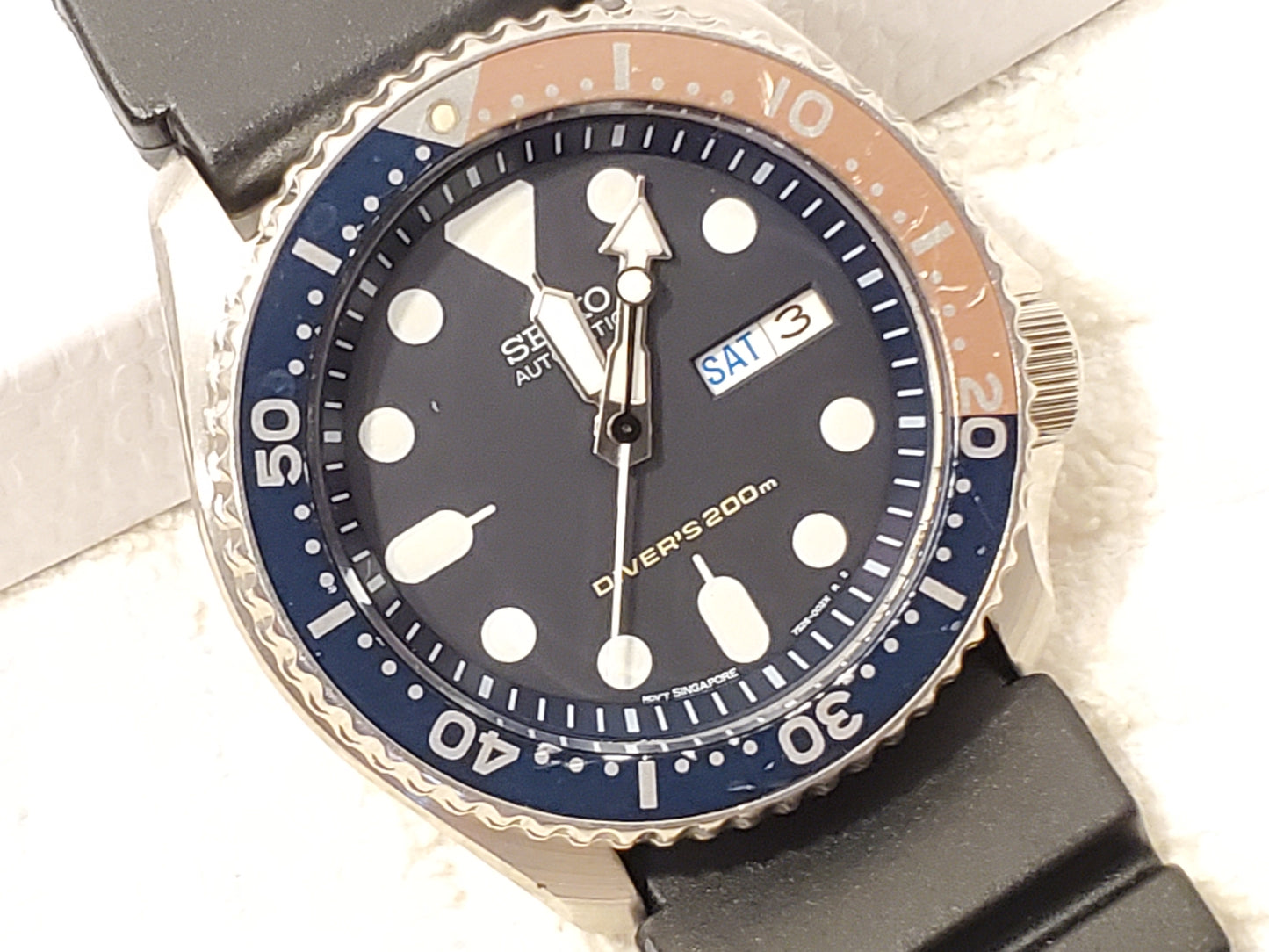 Vintage Seiko Men's Automatic Diver's Watch 21 Jewels Day Date WR 200 Meters SS