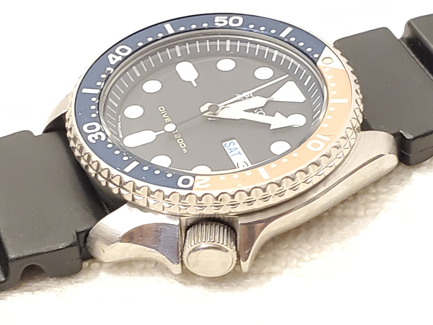 Vintage Seiko Men's Automatic Diver's Watch 21 Jewels Day Date WR 200 Meters SS