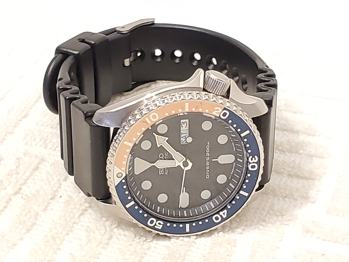 Vintage Seiko Men's Automatic Diver's Watch 21 Jewels Day Date WR 200 Meters SS