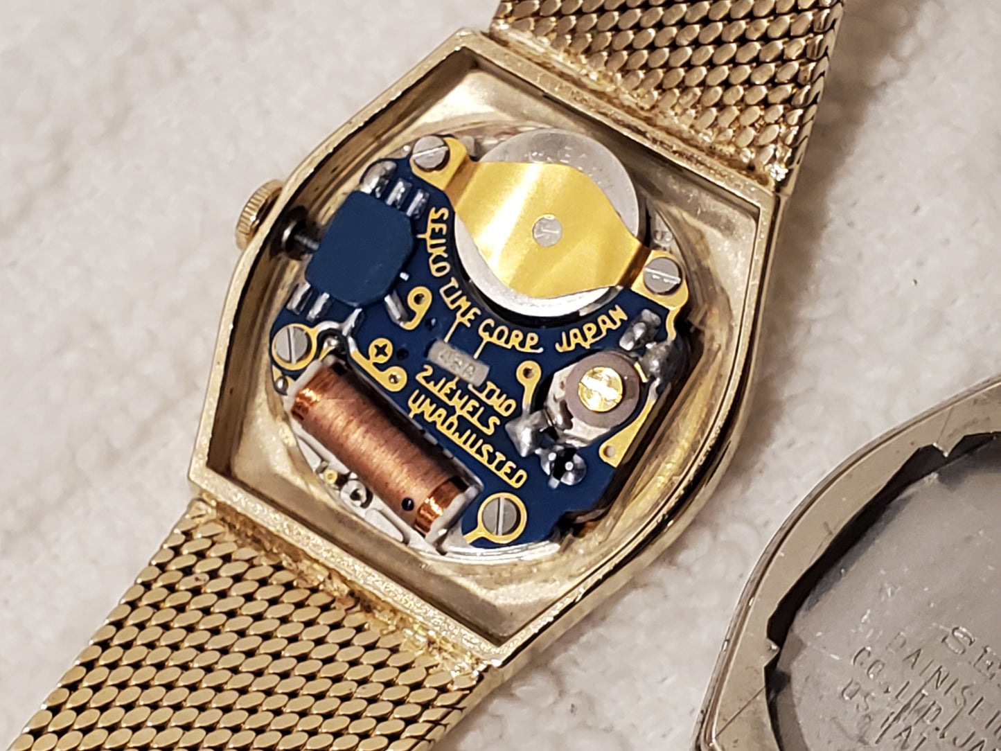 Vintage Seiko Women's Quartz Watch Gold Tone Two Jewels Base Metal Safety Chain