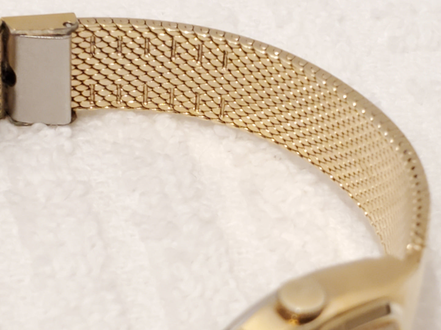 Vintage Seiko Women's Quartz Watch Gold Tone Two Jewels Base Metal Safety Chain