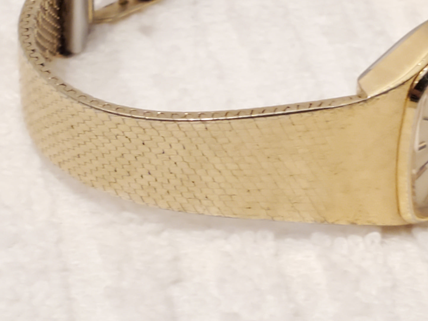 Vintage Seiko Women's Quartz Watch Gold Tone Two Jewels Base Metal Safety Chain