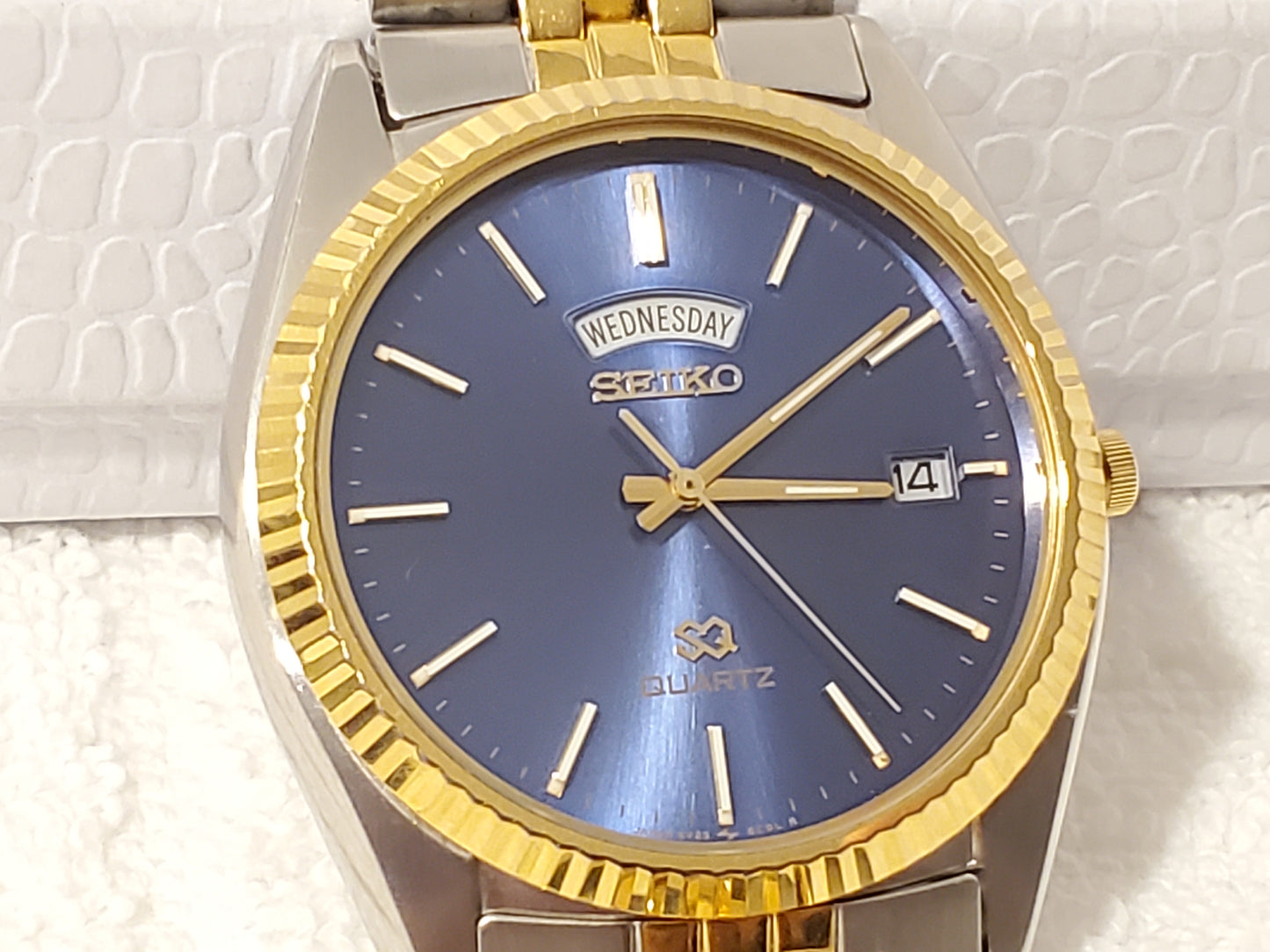 Vintage Seiko SQ Men's Presidential Day Date Quartz Watch Blue Dial Gold Tone SS