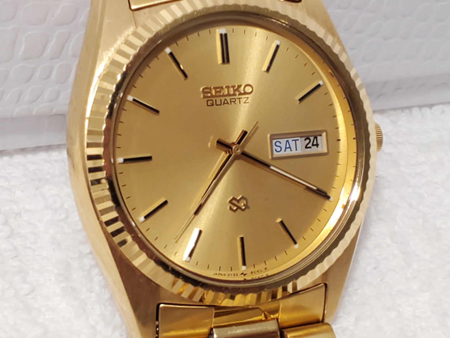 Vintage Seiko SQ Men's Day Date Quartz Presidential Watch One Jewel Stainless Steel Gold Tone