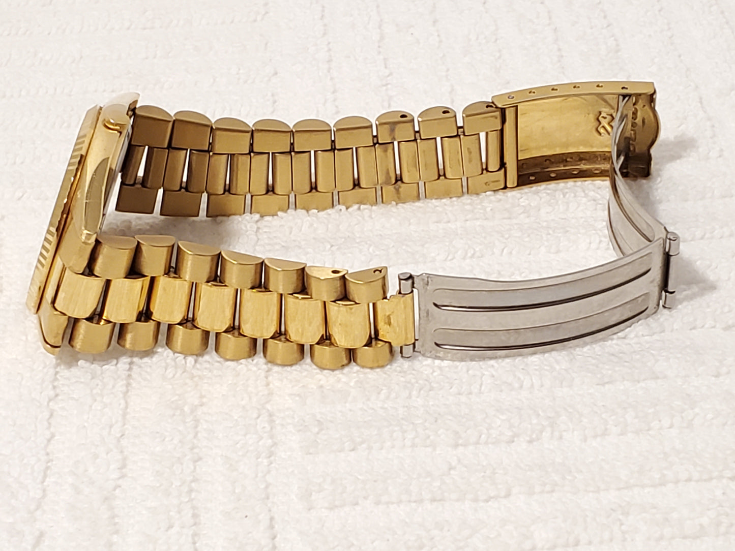 Vintage Seiko SQ Men's Day Date Quartz Presidential Watch One Jewel Stainless Steel Gold Tone