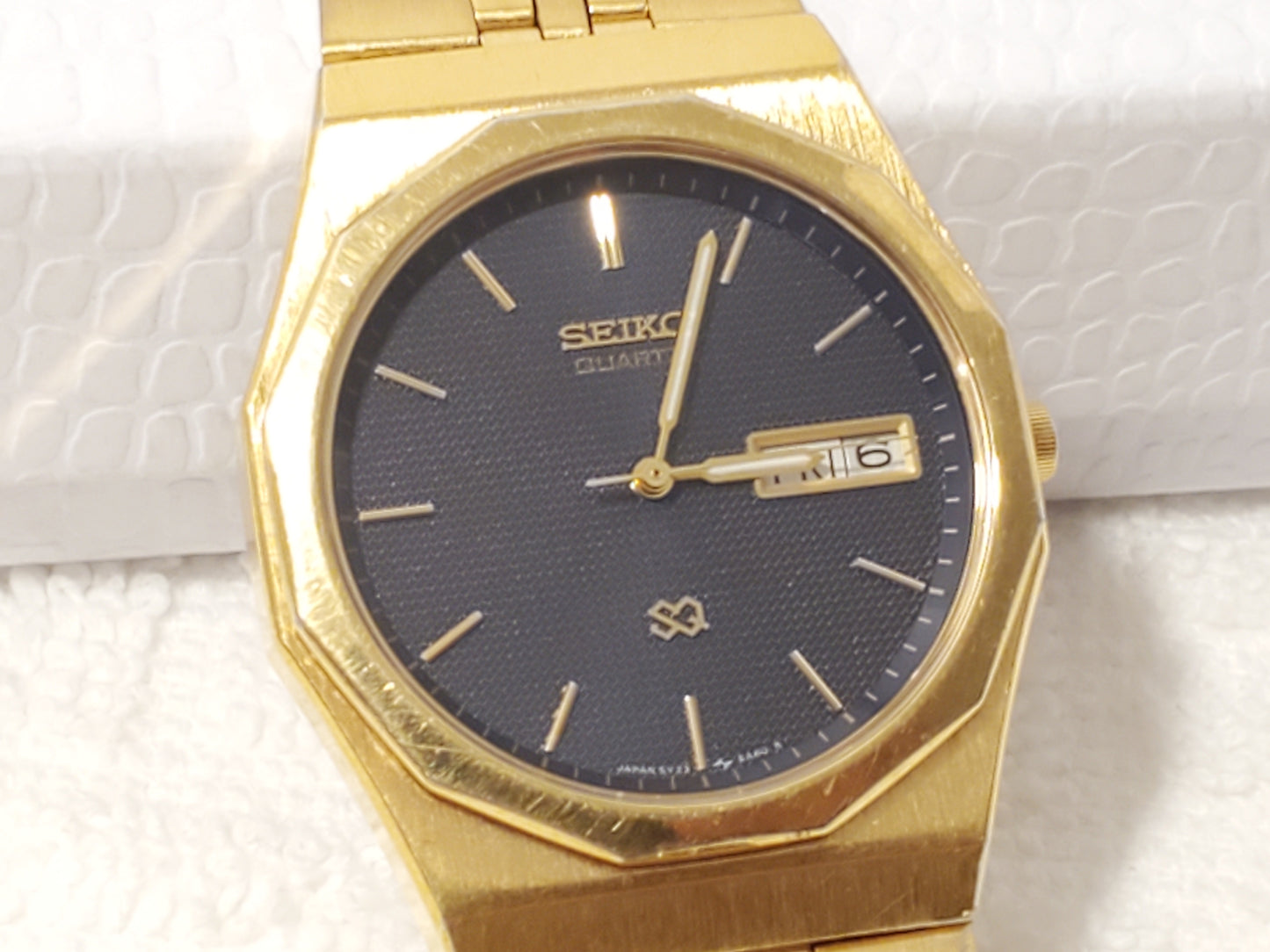 Vintage Seiko SQ Men Black Dial Day Date Watch Gold Tone Stainless Steel 1 Jewel