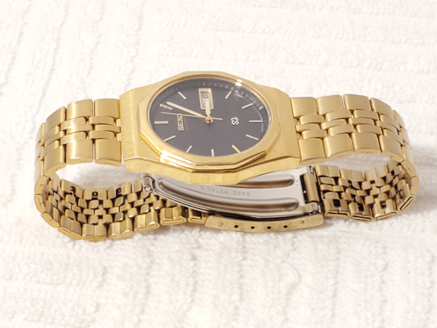 Vintage Seiko SQ Men Black Dial Day Date Watch Gold Tone Stainless Steel 1 Jewel