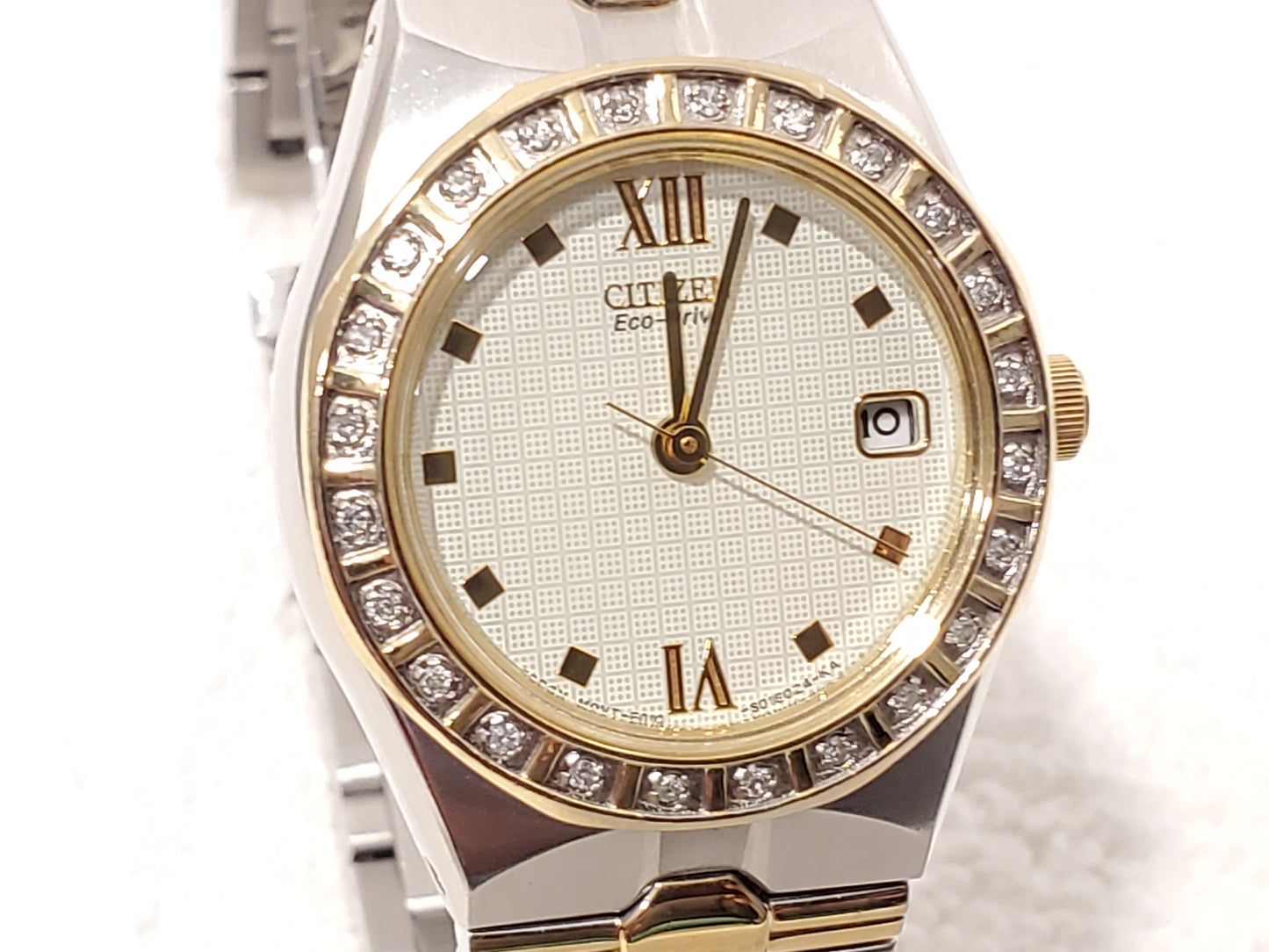 Vintage Citizen Eco Drive Women's Watch Date Diamonds Bezel Gold Tone S Steel
