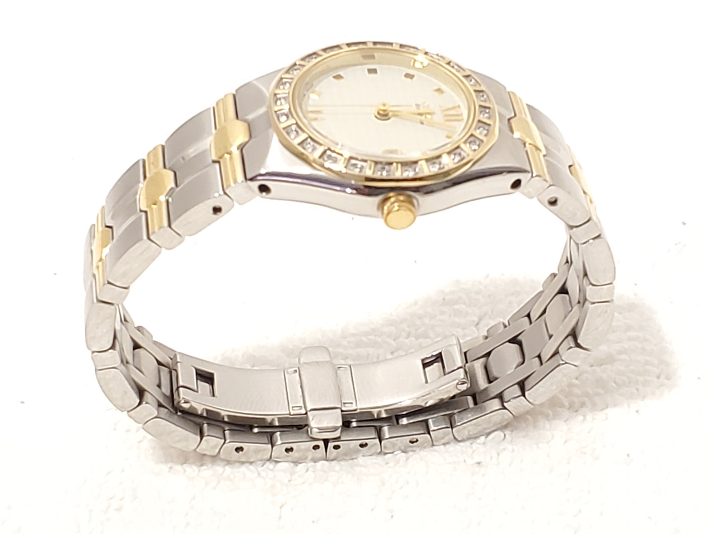 Vintage Citizen Eco Drive Women's Watch Date Diamonds Bezel Gold Tone S Steel