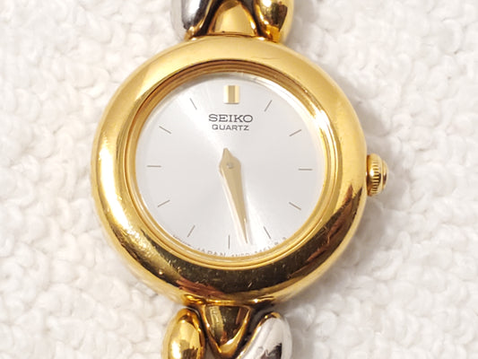 Vintage Seiko Gold Tone Women's Quartz Watch Silver Dial Base Metal