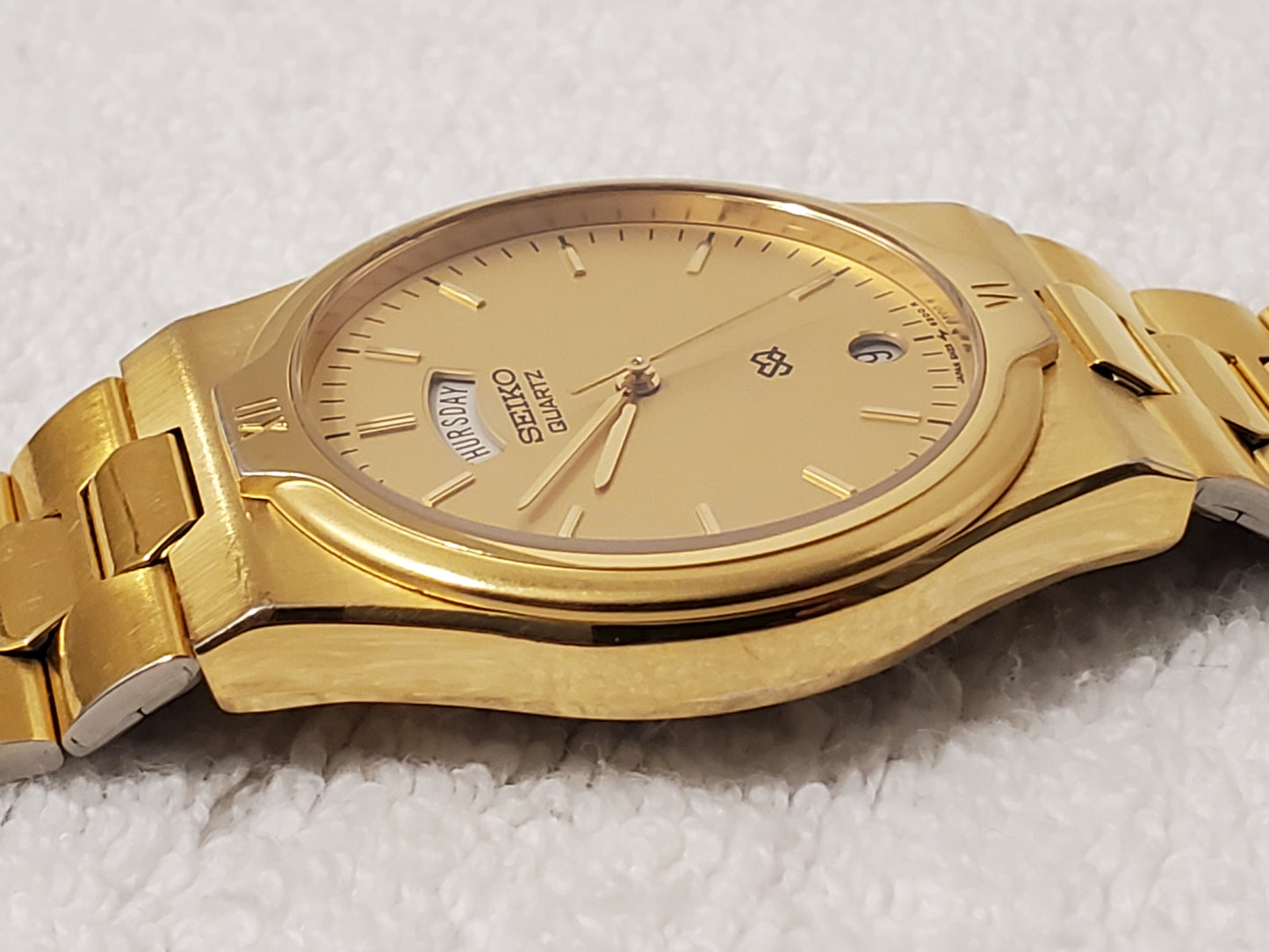 Vintage Seiko SQ Mens Day Date Watch Stainless Steel Gold Plated Three Jewels