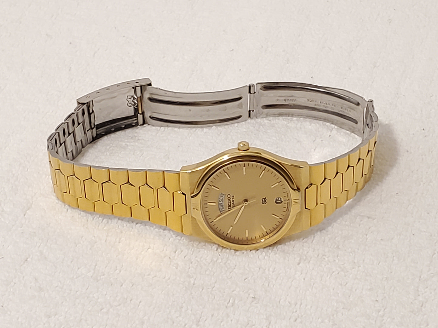 Vintage Seiko SQ Mens Day Date Watch Stainless Steel Gold Plated Three Jewels