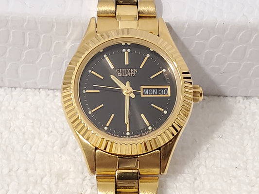 Vintage Citizen Women's Day Date Gold Plated Quartz Watch Black Dial Base Metal