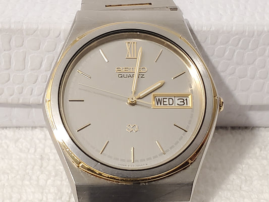 Vintage Seiko SQ Men's Stainless Steel Silver Dial Watch Day Date Five Jewels