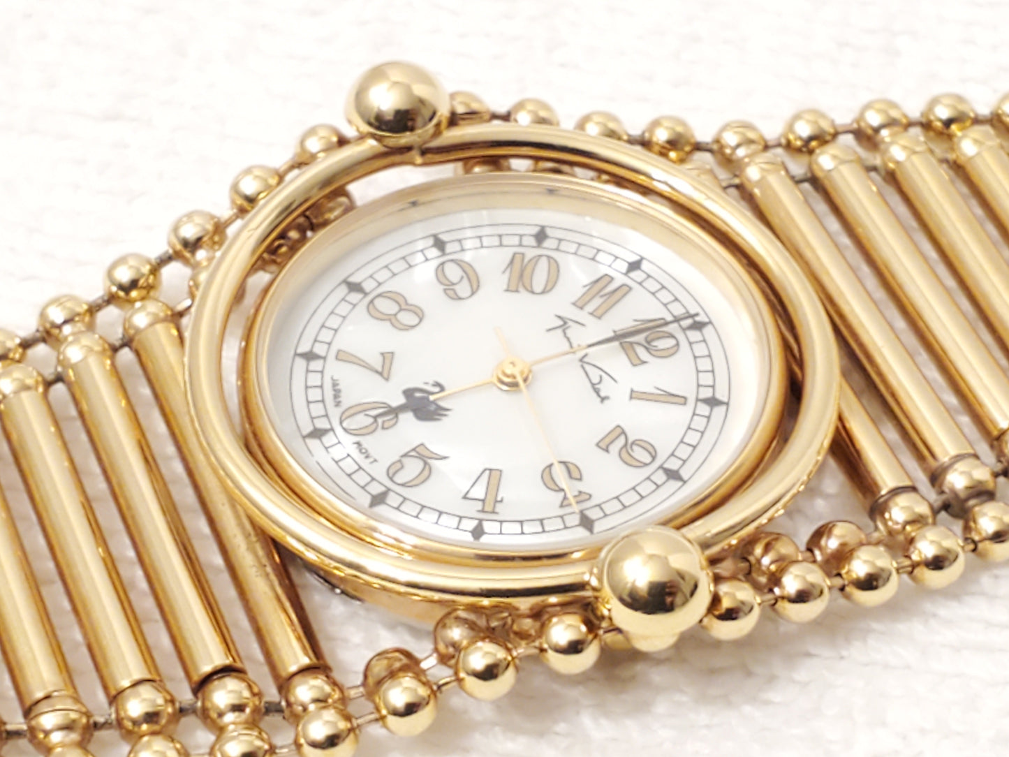 Gloria Vanderbilt Women's Gold Tone Quartz Watch Ivory Dial Stainless Steel