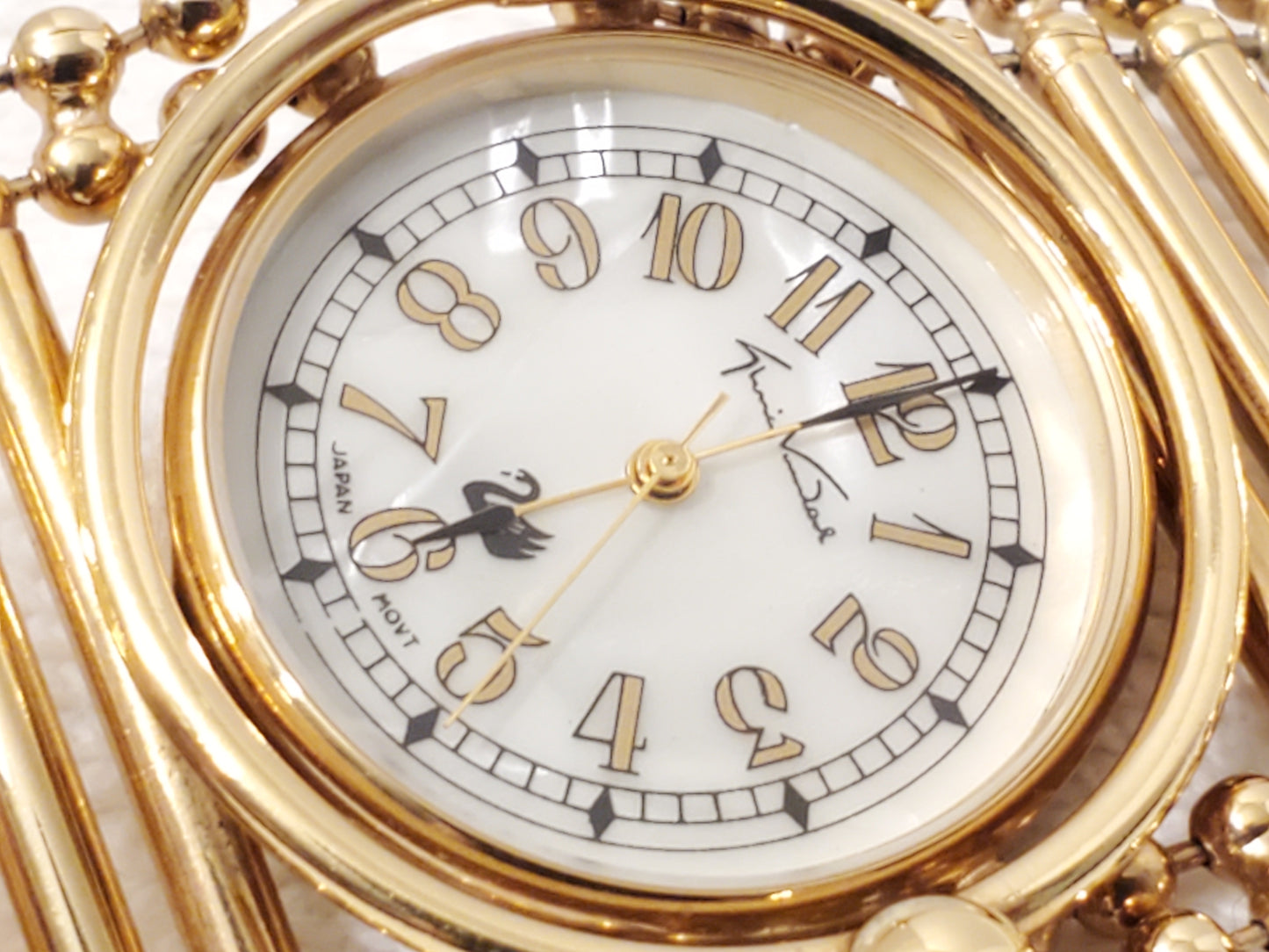 Gloria Vanderbilt Women's Gold Tone Quartz Watch Ivory Dial Stainless Steel