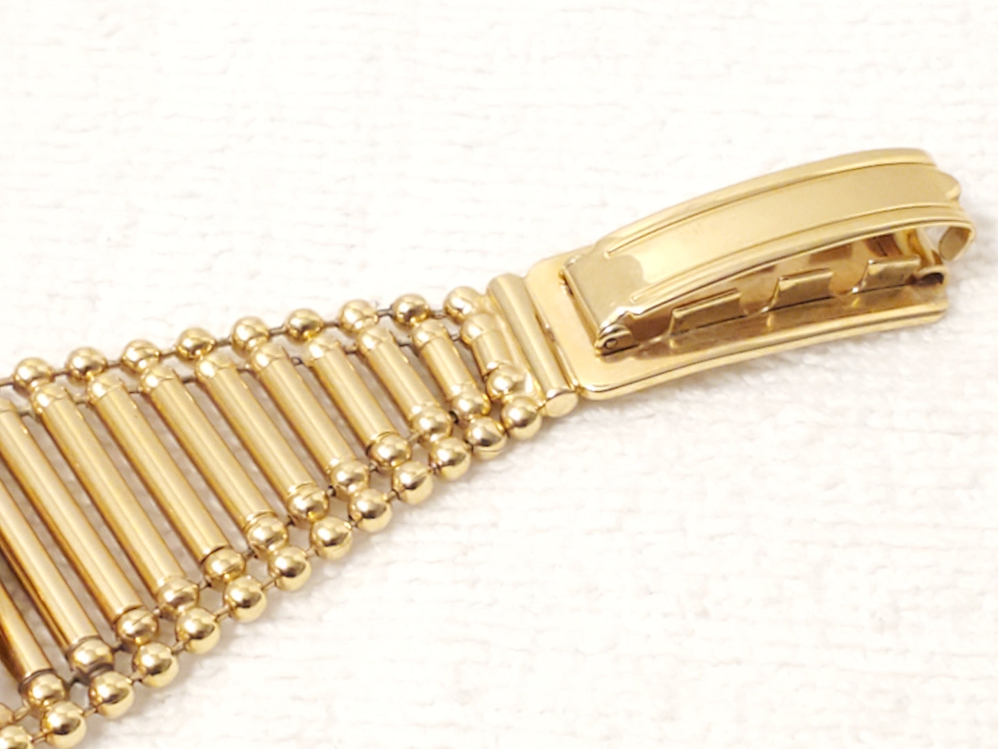 Gloria Vanderbilt Women's Gold Tone Quartz Watch Ivory Dial Stainless Steel