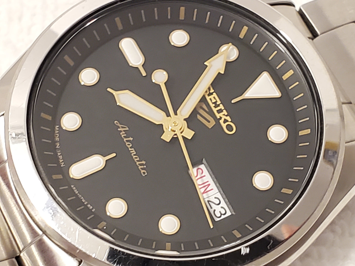 Seiko 5 Automatic Men's Watch Day Date Stainless Steel Black Dial 24 Jewels