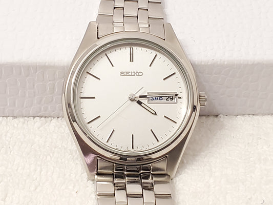 Vintage 1990's Seiko Men's Silver Dial Day Date Quartz Watch Stainless Steel