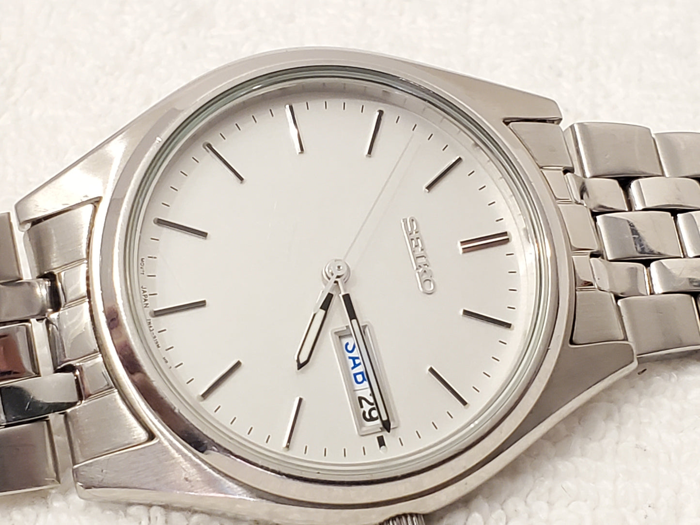 Vintage 1990's Seiko Men's Silver Dial Day Date Quartz Watch Stainless Steel