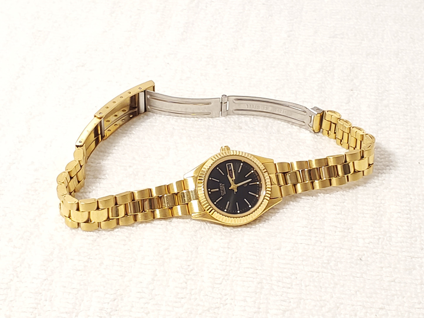 Vintage Citizen CQ Women's Day Date Stainless Steel Gold Tone Watch Black Dial