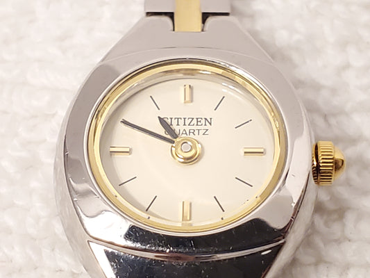Vintage Citizen Women's Quartz Watch Base Metal Gold Silver Tone Champagne Dial