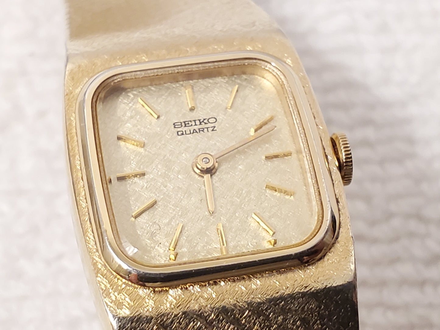 Vintage Seiko Women’s Gold Plated Stainless Steel Watch Two Jewels Mesh Band
