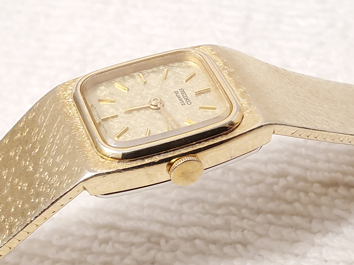 Vintage Seiko Women’s Gold Plated Stainless Steel Watch Two Jewels Mesh Band