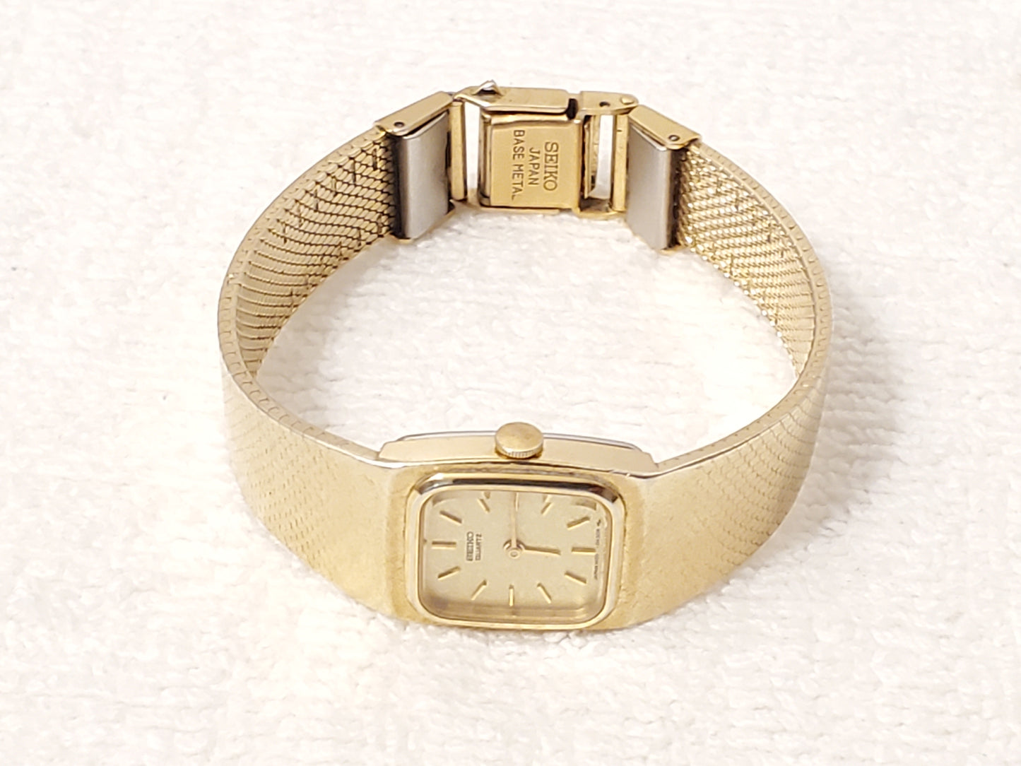 Vintage Seiko Women’s Gold Plated Stainless Steel Watch Two Jewels Mesh Band