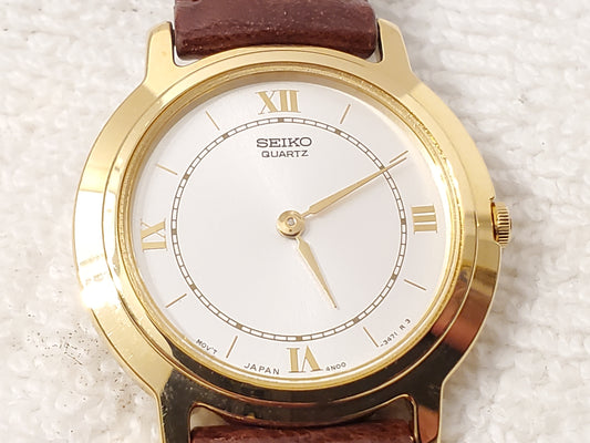 Vintage Seiko Women's Gold Tone Watch Silver Dial Roman Numerals Leather Strap
