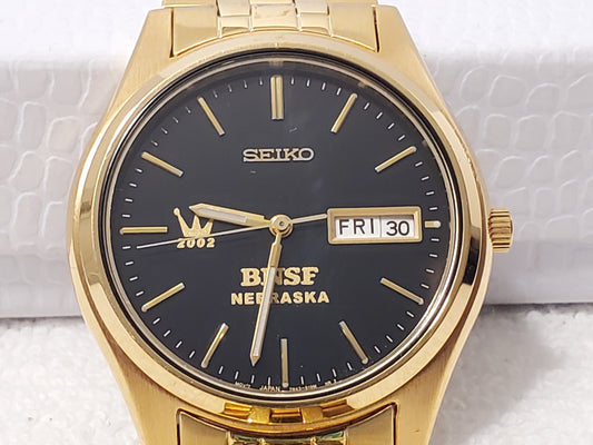 Vintage Seiko Mens Black Dial Gold Tone Day Date Watch One Jewel Stainless Steel