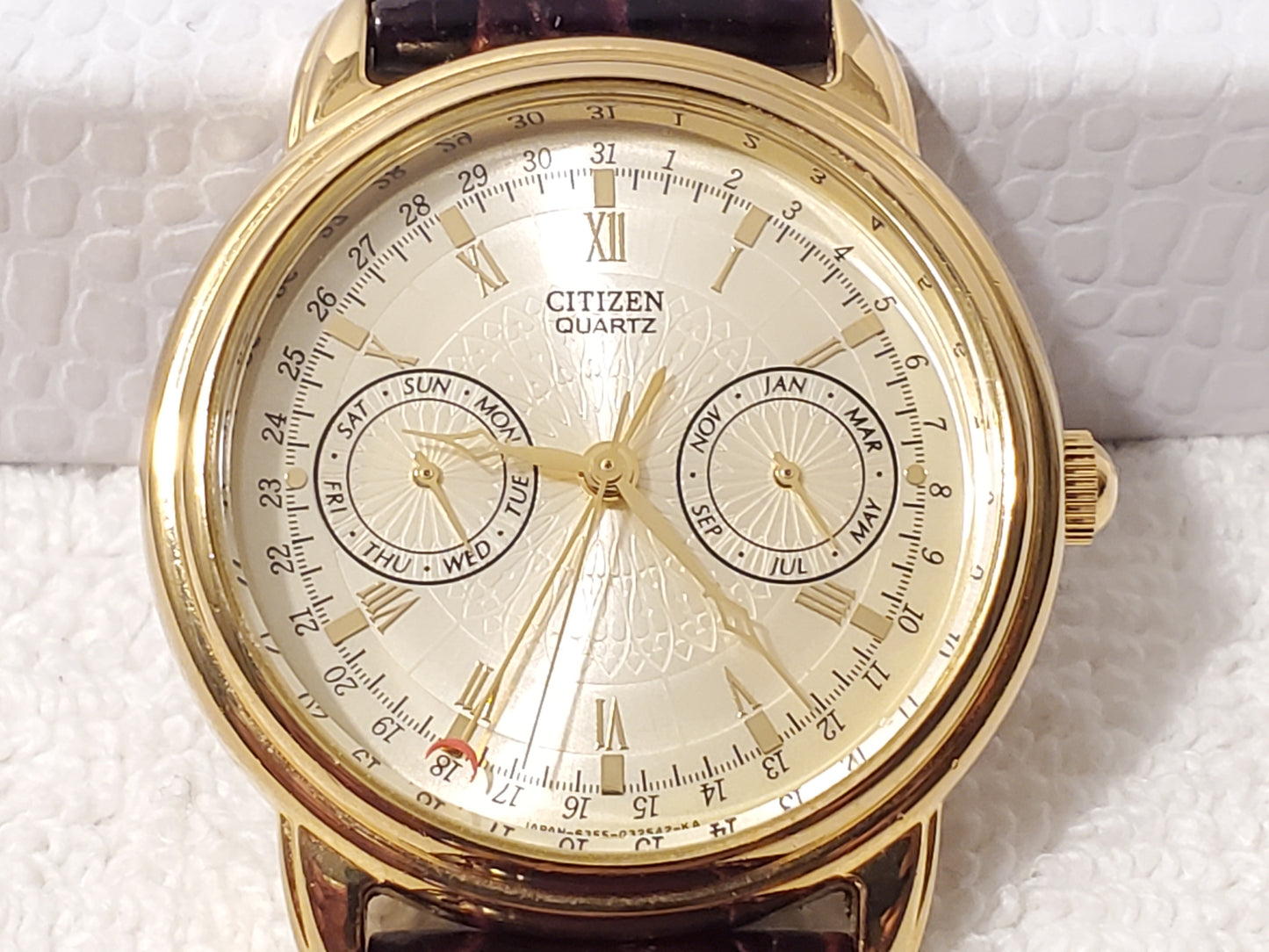 Vintage Citizen Unisex Day Date Month Gold Plated Quartz Watch Brown Leather