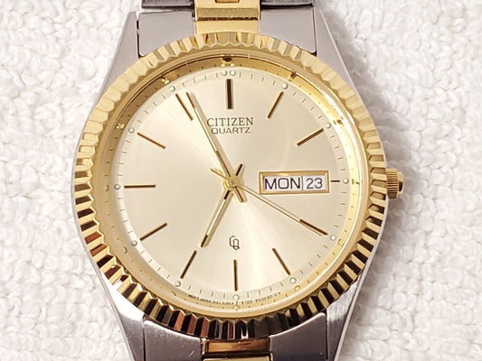 Vintage Citizen Presidental Mens Day Date Quartz Watch Gold Tone Stainless Steel