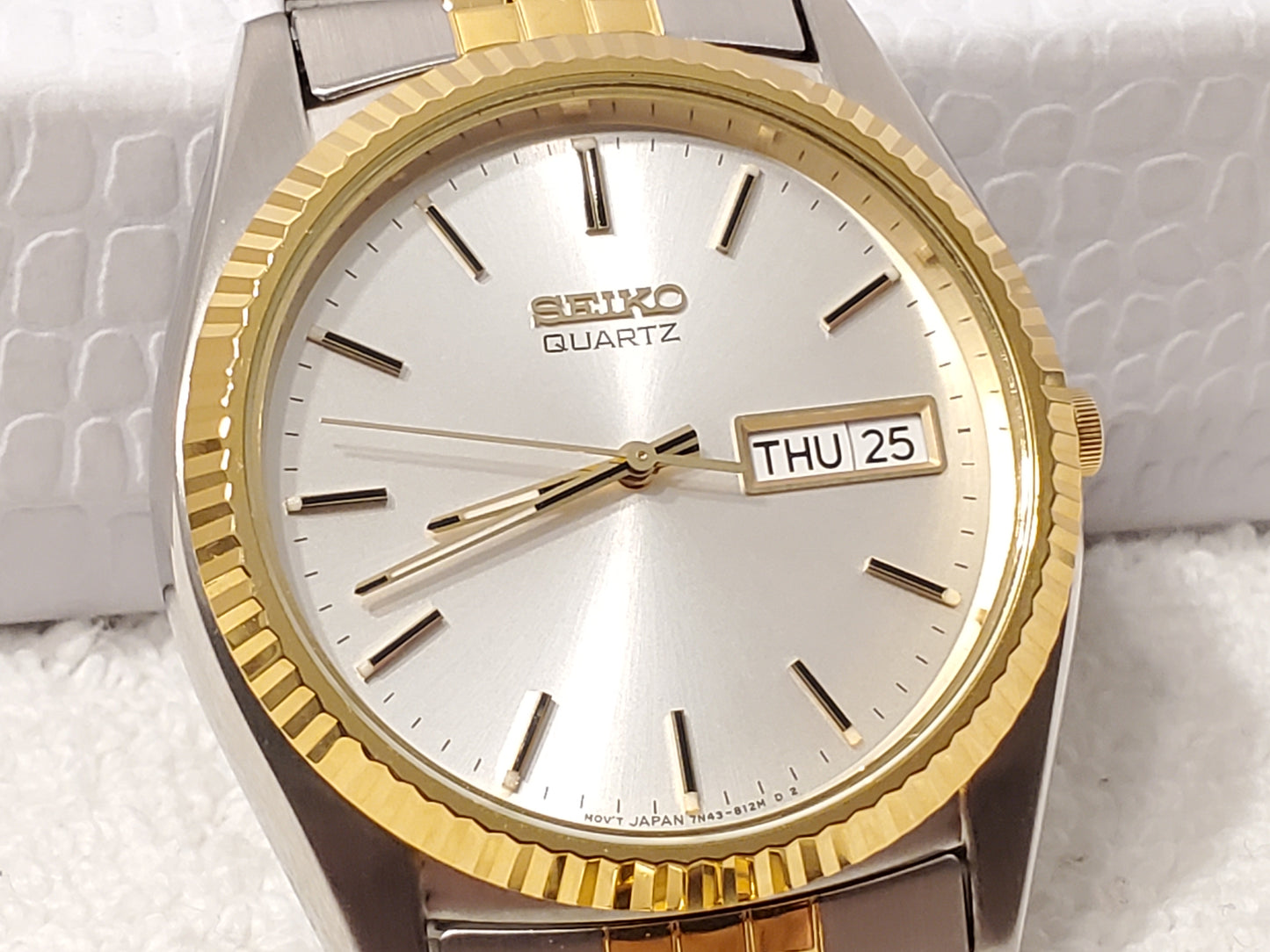 Vintage Seiko Men's Gold Tone Presidential Day Date Watch Silver Dial S Steel