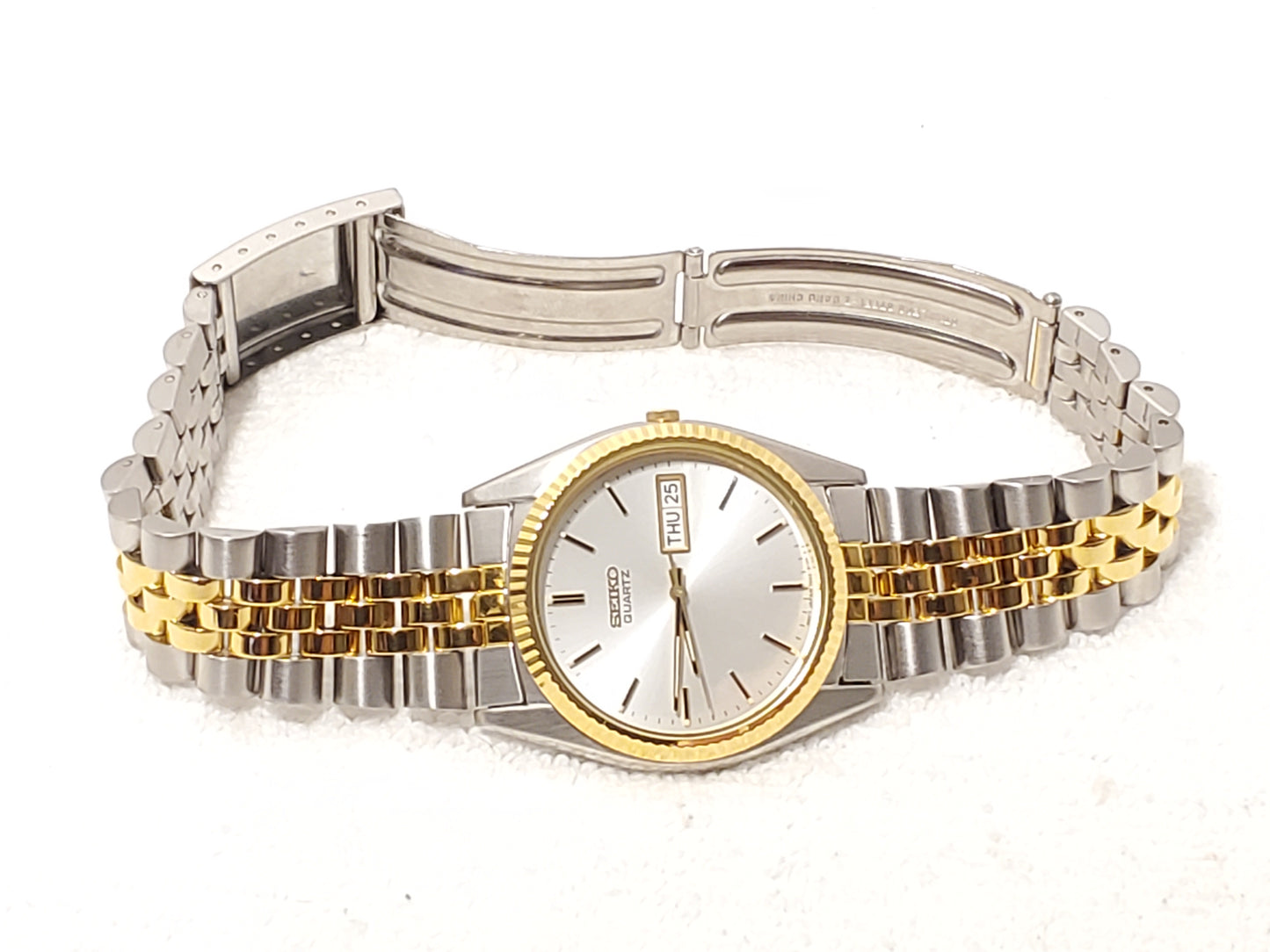 Vintage Seiko Men's Gold Tone Presidential Day Date Watch Silver Dial S Steel