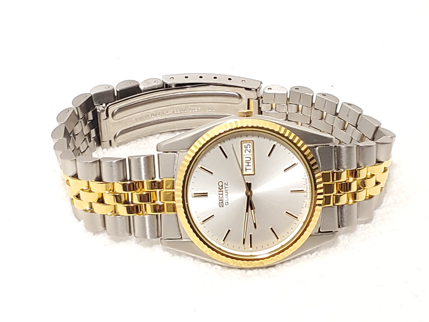 Vintage Seiko Men's Gold Tone Presidential Day Date Watch Silver Dial S Steel
