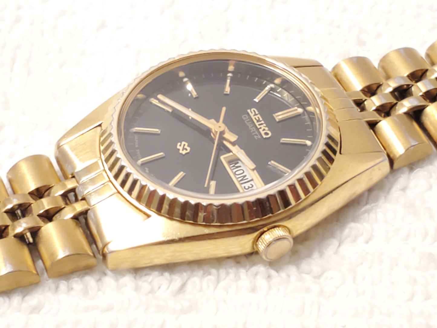 Vintage Seiko SQ Women's Black Dial Gold Tone Day Date Quartz Watch One Jewel
