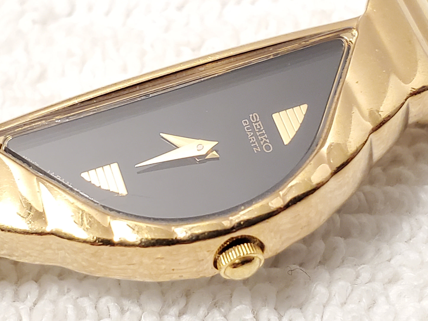 Vintage Seiko Half Moon Womens Quartz Watch Stainless Steel Black Dial Gold Tone